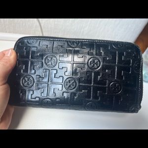 Tory Burch Patent Leather Logo Zip Wallet